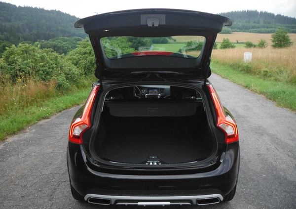 Volvo V60 Cross Country cena 73000 przebieg: 183000, rok produkcji 2017 z Dąbrowa Tarnowska małe 596